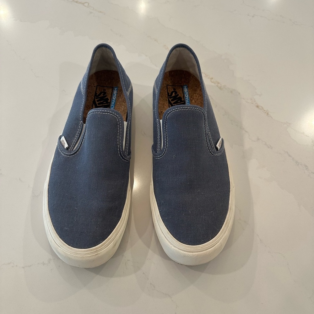 Men’s size 10.5 vans ultracush slip ons